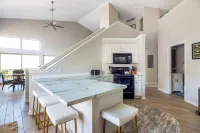 NEW Contemporary Downtown Loft Walk Everywhere