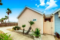 Coastal Port A condo 3 blocks to the beach with 2 pools & enclosed patio with TV Hotel di Port Aransas
