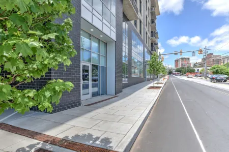 Spacious Condo with Private Balcony and Full Kitchen - Charming Getaway