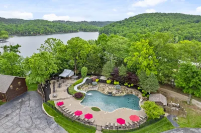 Gorgeous Lakefront Escape with Pools and Activities - Charming Cottage Retreat Hotel in zona Table Rock Lake