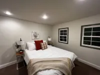 Quaint 1-bedroom Studio ~ Walk to Food & Drinks Các khách sạn ở Knox County
