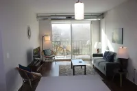 Campustown Flat near Jack Trice with Firepit Hoteles en Ames