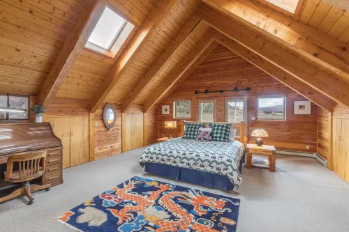 Unmatched Mountain Views and Outdoor Adventure - Stunning Log Retreat