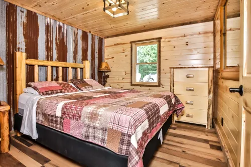 Lakeside Retreat - Fireplace, Private Dock, Stunning Deck