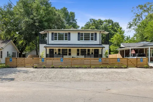 Chef's Kitchen and Access to Exclusive Club Amenities - Stylish Oasis