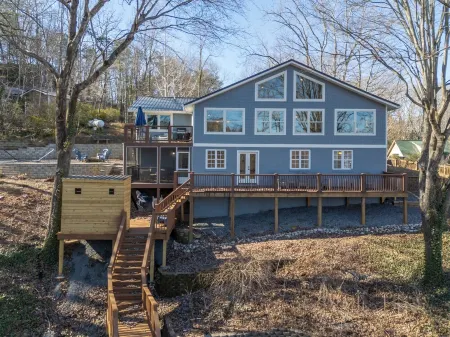 Gentle Winds Lake Front Retreat