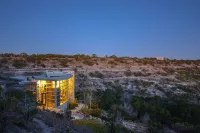 Stunning Views and Luxurious Jacuzzi Retreat - Enchanting Hilltop Haven