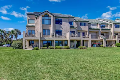 Updated oceanfront condo with balcony, pool, beach access, fast WiFi & W/D