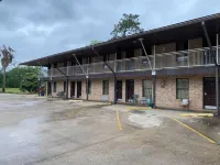 OYO Pinewood Inn & Suites Silsbee Hotels in Lumberton