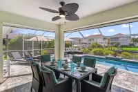 Solar Heated Salt Water Pool and BBQ Grill - Gorgeous Villa Oasis Hotel di Cape Coral