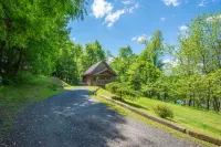 Hot Tub and Charming Park-Like Setting - Cozy Mountain Haven
