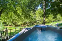 Cozy Retreat - Private Hot Tub | WiFi | Golden Blocks Walk