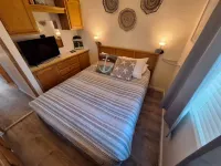 Spacious Decks and Relaxing Jacuzzi - Charming Ocean Retreat Hotels in Smith River