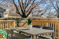 Fully remodeled downtown home with enclosed yard, fireplace, game room & deck 森特頓住宿飯店
