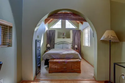 Peek of Mt Hood and Private Enclosed Yard - Charming Cozy Retreat Hôtels à proximité de : Marina Park