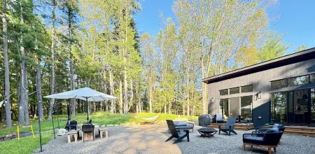 Luxurious Chef's Kitchen and Secluded Courtyard - Stunning Wellness Oasis