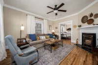 Cozy Cottage newly renovated near DWNTN & MTSU