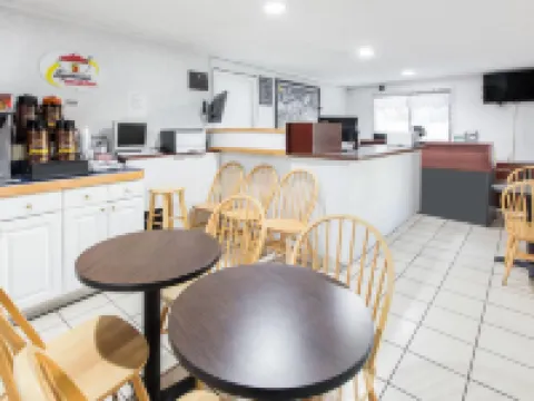 Super 8 by Wyndham Bishop Hotels in Bishop