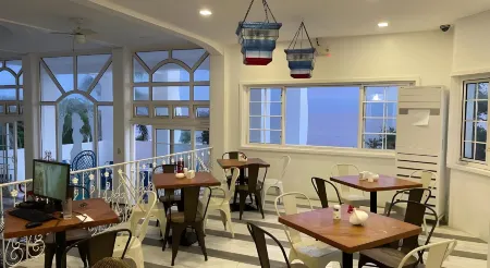 The Private House Restaurant and Resort Отели в г. Калатаган