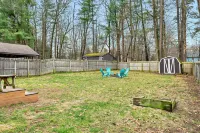 Charming Townhome with Fenced Backyard and BBQ Grill - Cozy Retreat