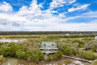 Charming Coastal Escape with Ocean Views - Serene Island Retreat