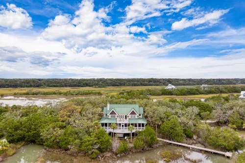Charming Getaway with Ocean Views and Spacious Decks - Tranquil Escape