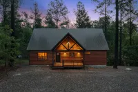 Mountain Cabin Retreat - Pool Table, Private Hot Tub, Views