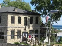 Beautiful Century old Apartments-Apt B Hotels in Algoma