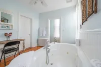 The Gables of Rhinebeck - Hot Tub