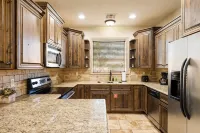Coral Springs Getaway - Outdoor and Indoor Heated Pool - Close to Zion National Park Hotels in Washington County
