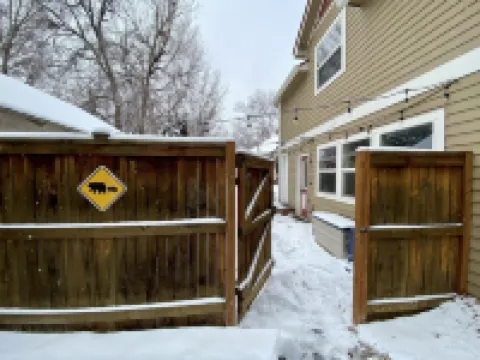 The Beautiful Bear’s Den! Walk to Old Town & Csu!