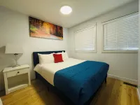 P1 - Private Hot Tub - 3 Bedroom Home - Mountain View - balcony