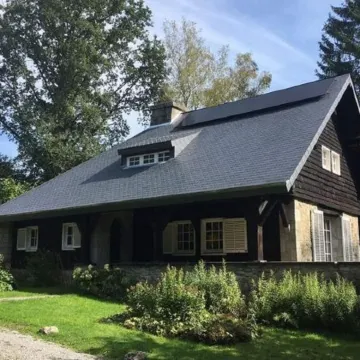 Large Hunting Lodge with Enormous Beautiful Garden