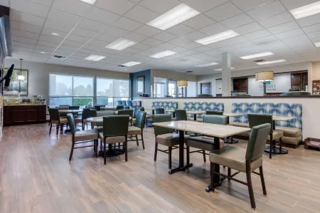 Quality Inn & Suites Mountain Home North Отели в г. Бакстер