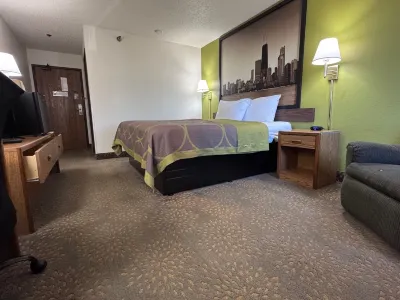 Super 8 by Wyndham Mokena/Frankfort /I-80 Hotels near Beecher,IL Park