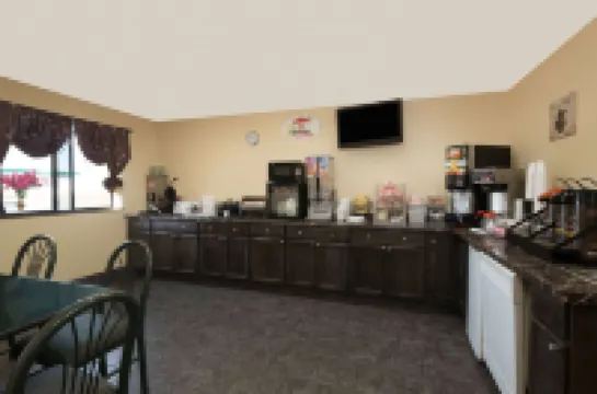 수퍼 8 바이 윈덤 토피카/워너메이커 로드/I-70