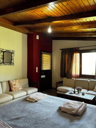 Ta Livadia Отели в г. Kalyvia