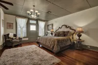 Holekamp Guest Haus Hotels in Center Point