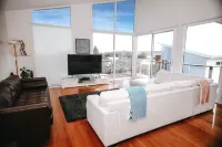 Anchors Beach House Hotels in Port Campbell