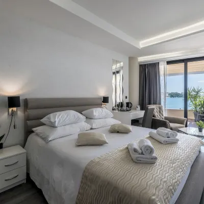 Sea View Luxury Rooms Seven of Nine Hotels near City Center One Split