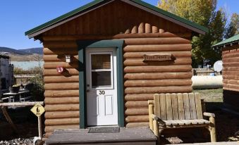 Twin Pines Lodge & Cabins