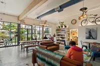 ITH Santa Barbara Beach Hostel