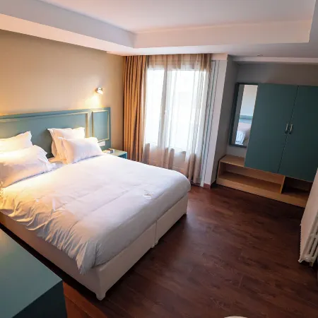 Breeze Hotel