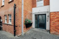 Henley town centre with parking