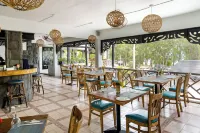Le Grand Bleu Hotel Hotel di Trou aux Biches