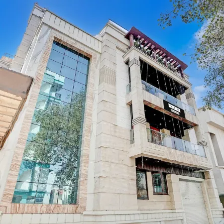 Modern Comfort Stays at Swarop Nagar Kanpur