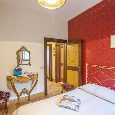 Lavish Home in Fermo with Pool