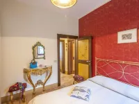 Lavish Home in Fermo with Pool