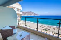 Konstantinos Palace - vue sur la montagne