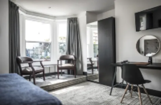 피키 블라인더 어코모데이션 & 바